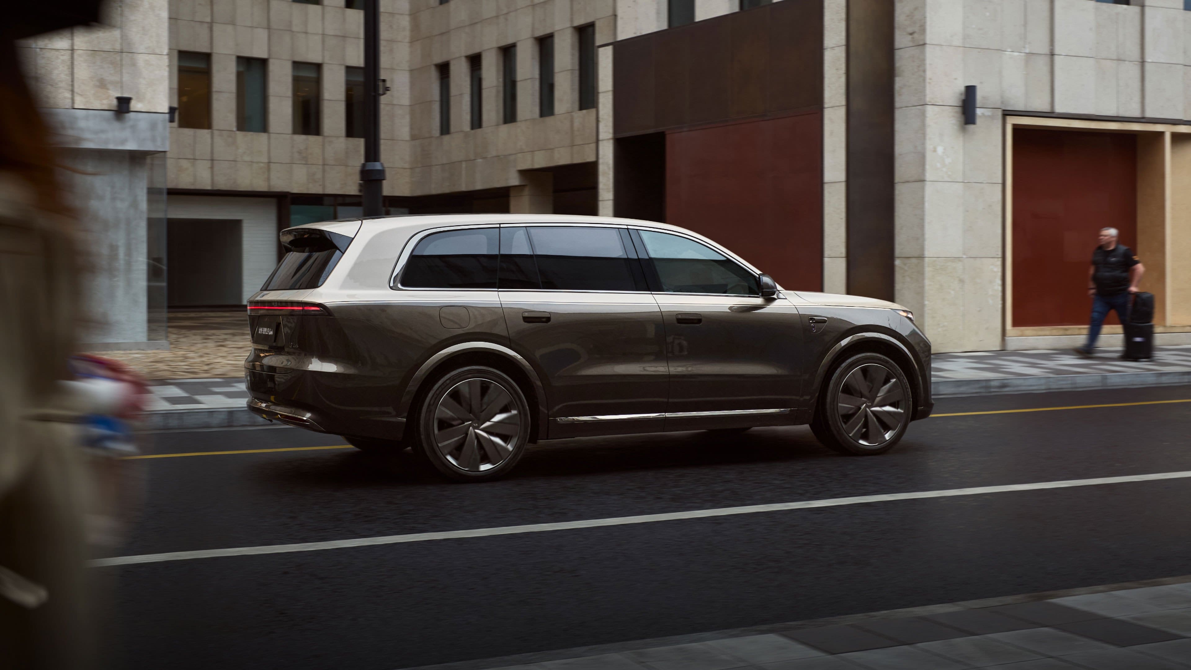 Гібридний автомобіль Li L9